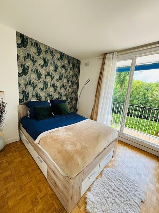 Proche Chateau De Versailles Avec Balcon Vu Sur Une Foret Et Parking Gratuit Pour 5 Personnes Maximum エクステリア 写真